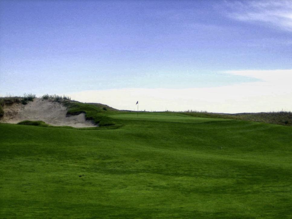 /content/dam/images/golfdigest/fullset/2023/1/Sand Hills 7 green.jpg